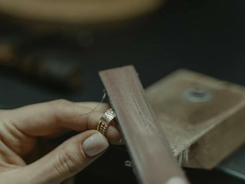 featured image ilustrasi keunikan perhiasan emas handmade sentuhan seni di setiap detail