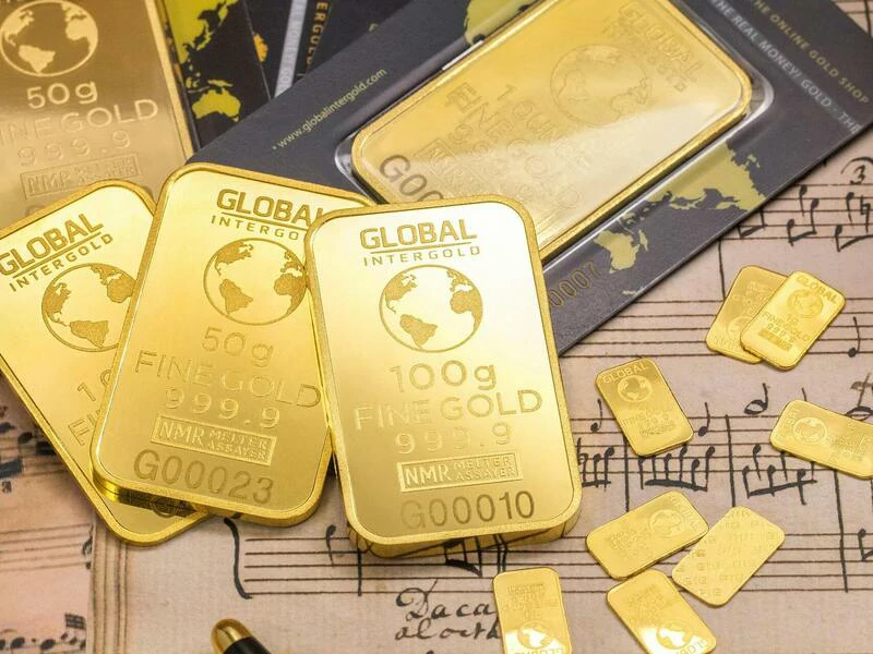 featured image ilustrasi mengapa emas menjadi pilihan investasi yang aman di tengah ketidakpastian ekonomi