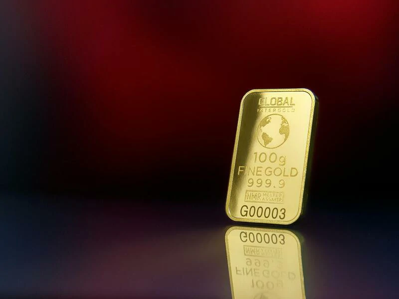 featured image ilustrasi perbandingan investasi emas fisik vs emas digital