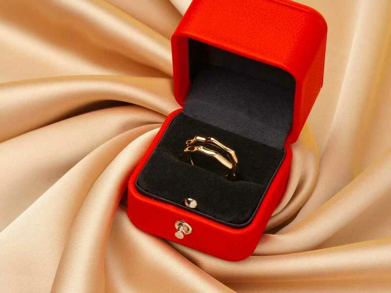 featured image ilustrasi tips aman menyimpan perhiasan emas agar terhindar dari kerusakan